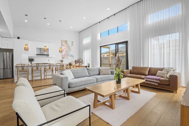 Beachside Elegance – Just 600m from the Sand! - Photo 1