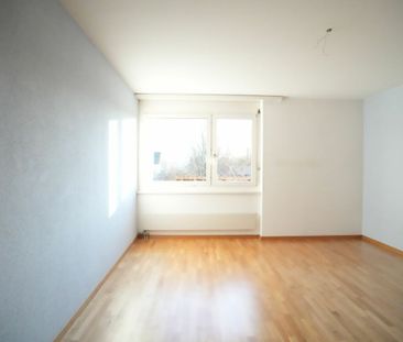 Familienfreundliche 6.5 Zimmer-Maisonettewohnung mit grosszügigem G... - Photo 4