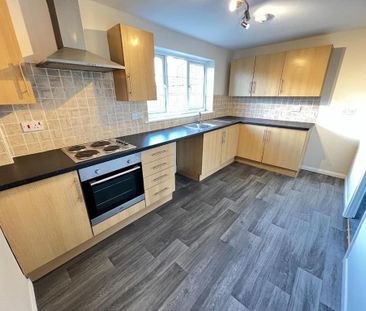 2 bedroom semi-detached house to rent - Photo 5