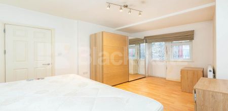 Modern one bed located within a stones throw to Camden Tube & Market - Photo 5