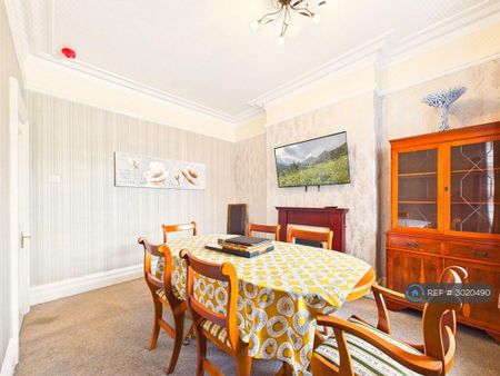 4 bedroom detached house to rent - Photo 4