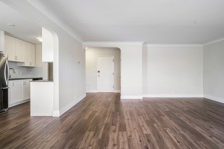 Colonial House - Photo 2