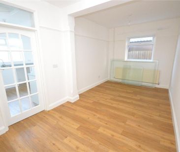 5 bedroom semi-detached house to rent - Photo 2