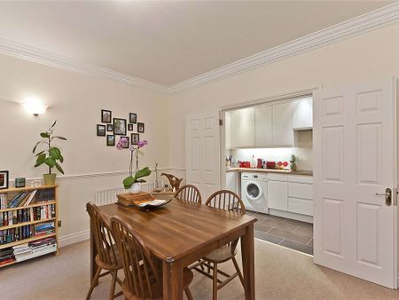 A spacious luxury one bedroom apartment in a well regarded private gated development with off-street parking. - Photo 2