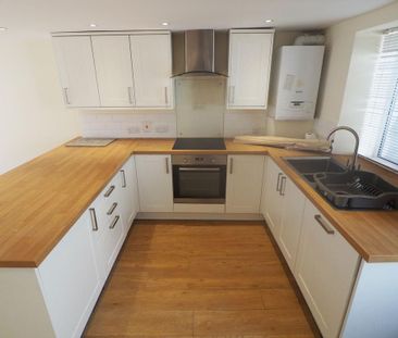 2 bedroom end of terrace house to rent - Photo 4