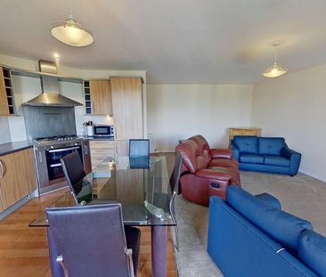 3 bedroom flat to rent - Photo 4