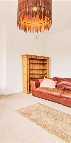 3 Bedroom, 1 bath, 1 reception Flat - Photo 1