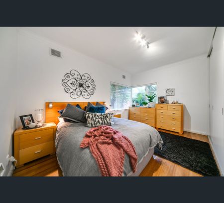 1/7 Robertson Avenue, St Kilda, Vic 3182 - Photo 2