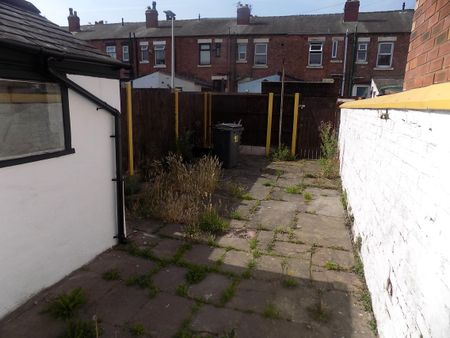 Broughton Avenue, Blackpool - Photo 2