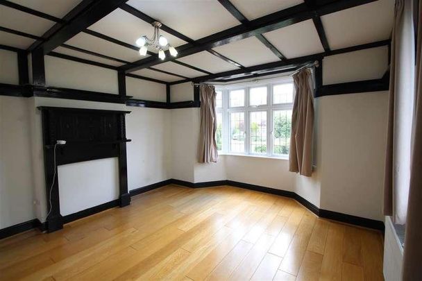 Newcombe Park, Mill Hill, NW7 - Photo 1