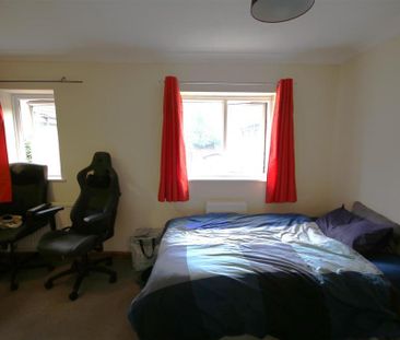 4 bedroom end of terrace house to rent - Photo 4