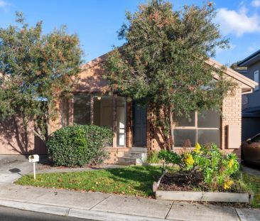 Large two bedroom, two living area townhouse offers rare opportunity - Photo 6
