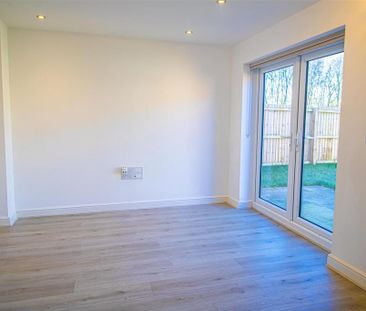 3 bedroom semi-detached house to rent - Photo 2