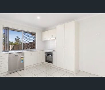 Family Home In Quite Suburb! - Photo 5