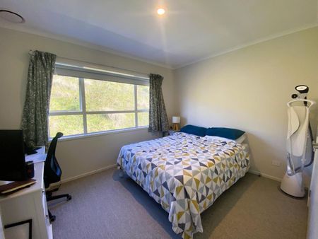 Deceptively spacious four-bedroom modern townhouse - Photo 3