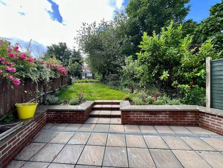 10 Bed Semi-Detached House, Coles Green Road, NW2 - Photo 5