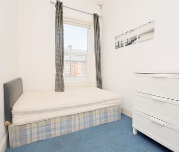 6 bedroom Student Terraced House to rent in Warton Terrace, Newcast... - Photo 2