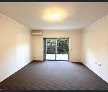 Modern & Convenient Ground-Floor Living - Photo 2