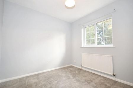 4 bedroom detached house to rent - Photo 4
