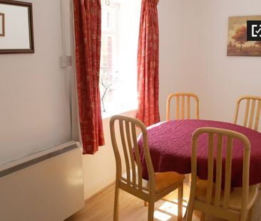 Charming 2-bedroom house to rent in North Central Area - Photo 4