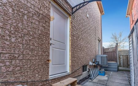 For Lease - 66 Waterbury Street, Caledon, Ontario - Photo 2