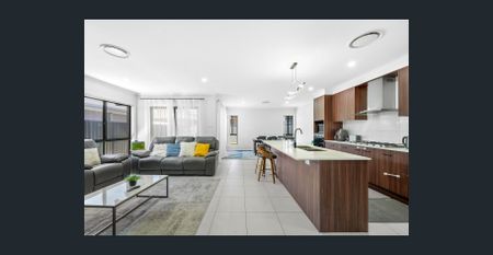 Modern Family Living in a Prime Oran Park Location! - Photo 5