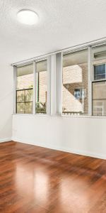 One-Bedroom Apartment in Secure, Quiet Block - Photo 4