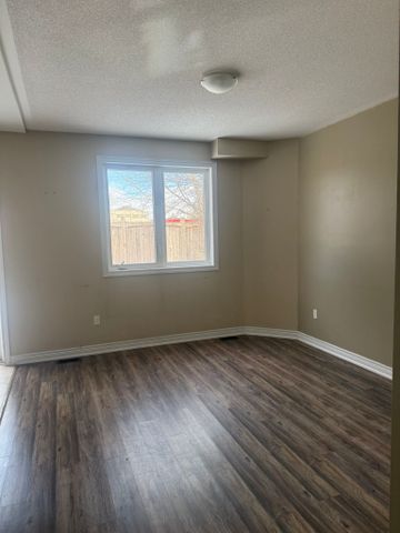 For Lease - 294 Pine Avenue, Oshawa, Ontario - Photo 3