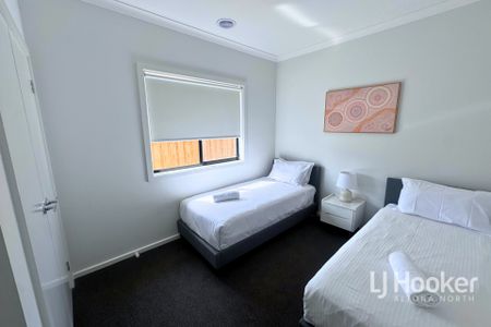 Spacious 4-Bedroom Family Home in Harpley Estate - Werribee - Photo 4