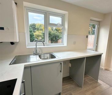 3 bedroom semi-detached house to rent - Photo 6