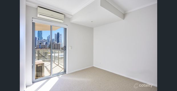 3 BEDROOM PENTHOUSE WITH OCEAN VIEWS! - Photo 1