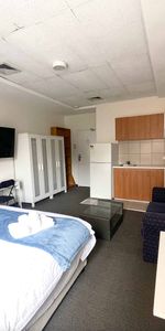 Room 2 - Photo 3