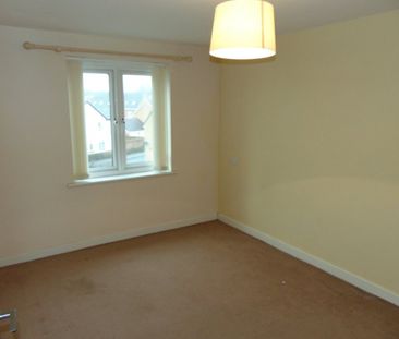 2 bed Apartment - To Let - Photo 3