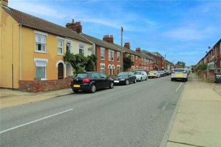 3 bedroom terraced house to rent - Photo 2