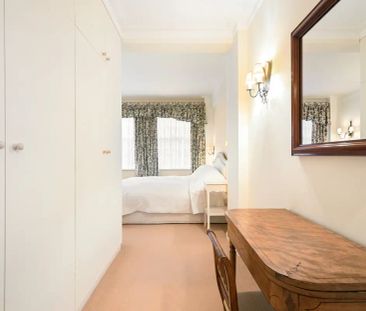 1 bedroom flat in Chelsea Manor Gardens - Photo 3