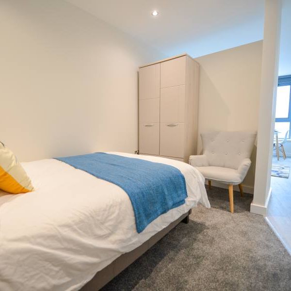 Studios - Large partitioned - Photo 1