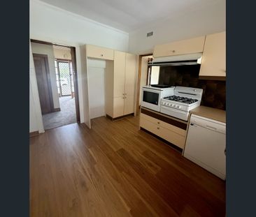 THREE BEDROOM HOME IN FANTASTIC LOCATION - Photo 3