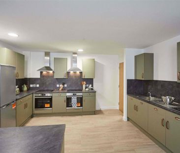 1 bedroom in a flat share to rent - Photo 5