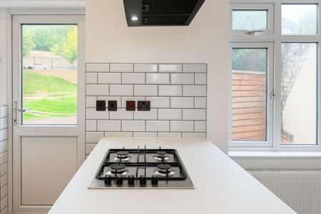 Woodbrook Road, London, SE2 - Photo 3