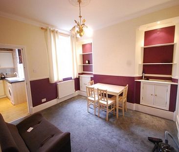 Spacious 5 bedroom mid terrace. Close to university and amenities - Photo 3