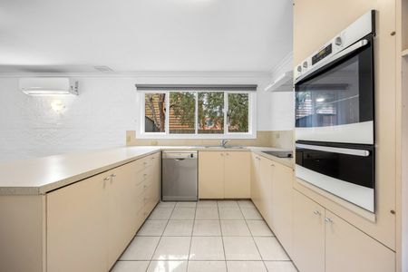 Low Maintenance Unit in Prime Location - Photo 4