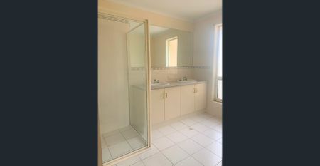 Stunning Large 4 Bedroom Family Home - Photo 5