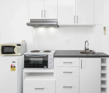 Fully Furnished Studio Apartment - Photo 4
