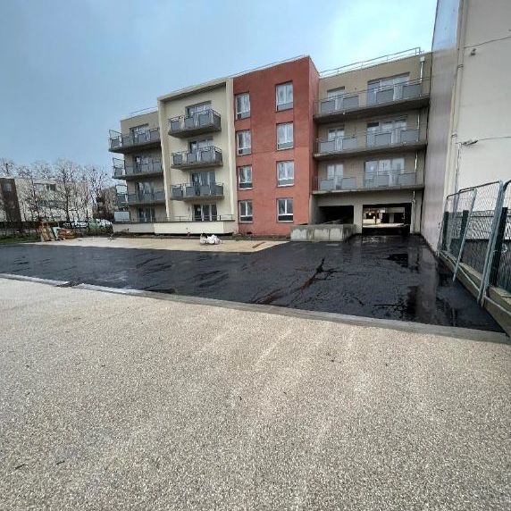 T2 AVEC TERRASSE ET PARKING - Photo 2