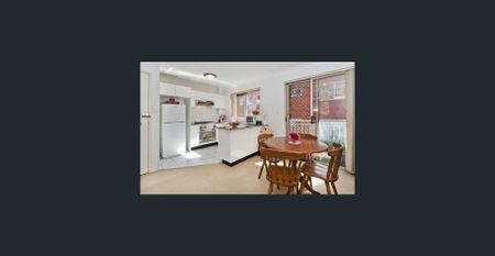 Two Bedroom Apartment in Prime Location - Photo 3