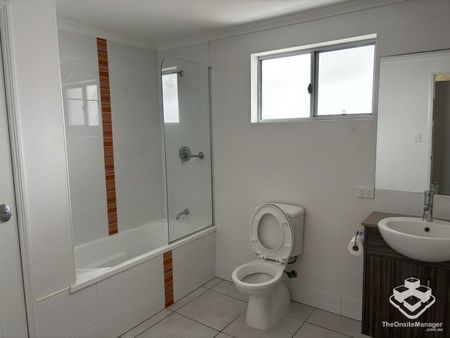 3 BEDROOM NON-FURNISHED UNIT IN TROPICAL RESORT STYLE APARTMENTS - Photo 5