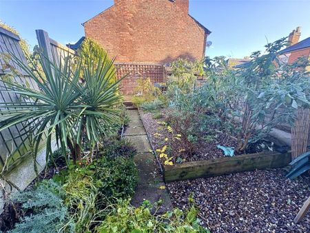 2 bedroom terraced house to rent - Photo 5