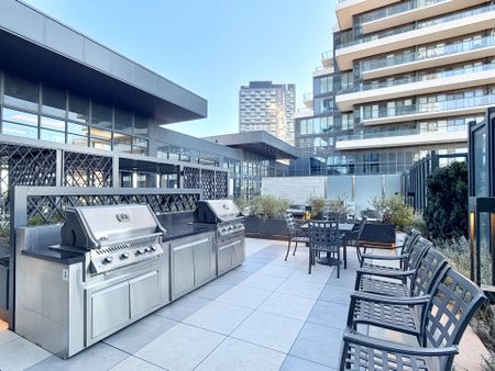 For Lease - 30 Inn On The Park Drive Unit# 802, Toronto, Ontario - Photo 2