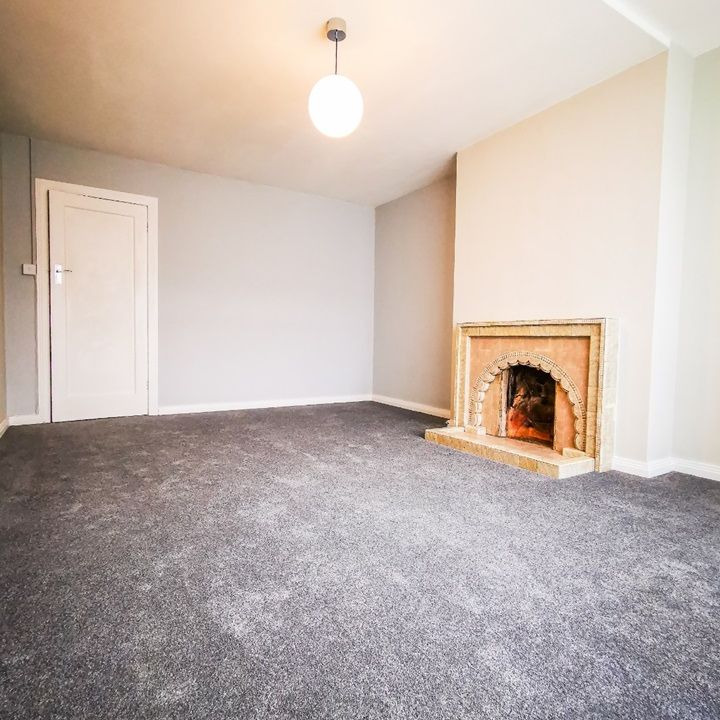 2 Bed Flat, Bath Road, RG1 - Photo 1