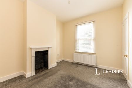 3 bedroom apartment to rent Piper Road, Kingston Upon Thames, KT1 - Photo 4